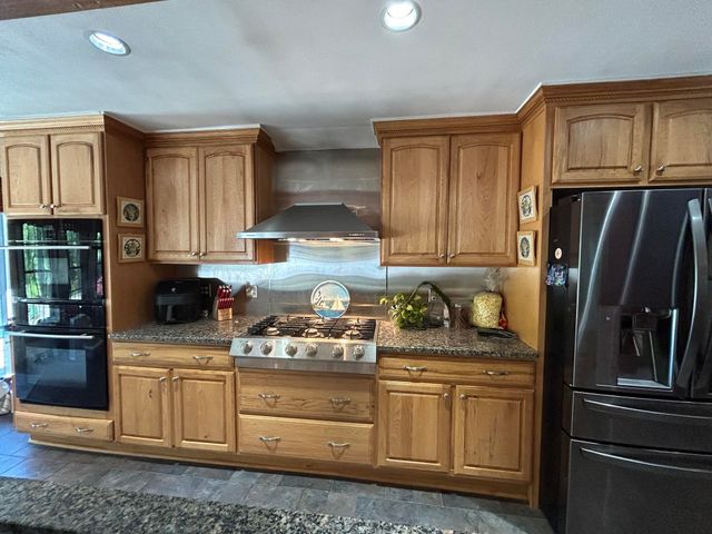 9 Oak Ridge Road, Kensington, NH 03833