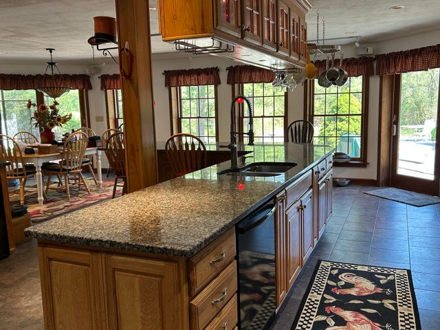9 Oak Ridge Road, Kensington, NH 03833