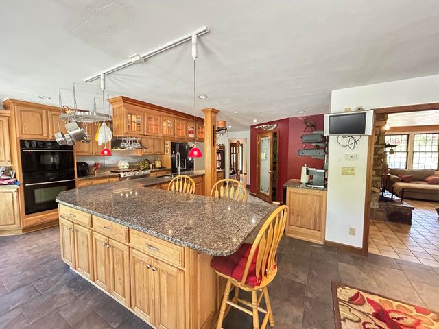 9 Oak Ridge Road, Kensington, NH 03833