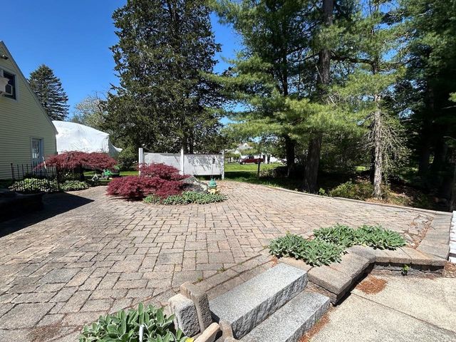 9 Oak Ridge Road, Kensington, NH 03833