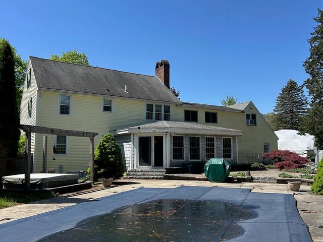 9 Oak Ridge Road, Kensington, NH 03833