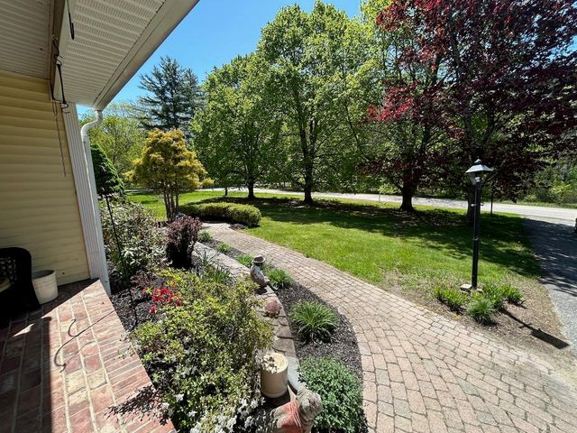 9 Oak Ridge Road, Kensington, NH 03833