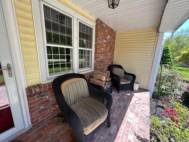 9 Oak Ridge Road, Kensington, NH 03833