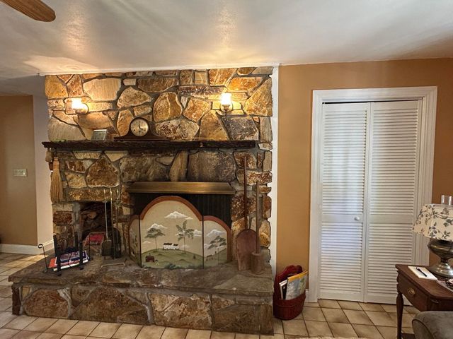 9 Oak Ridge Road, Kensington, NH 03833