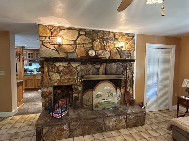 9 Oak Ridge Road, Kensington, NH 03833