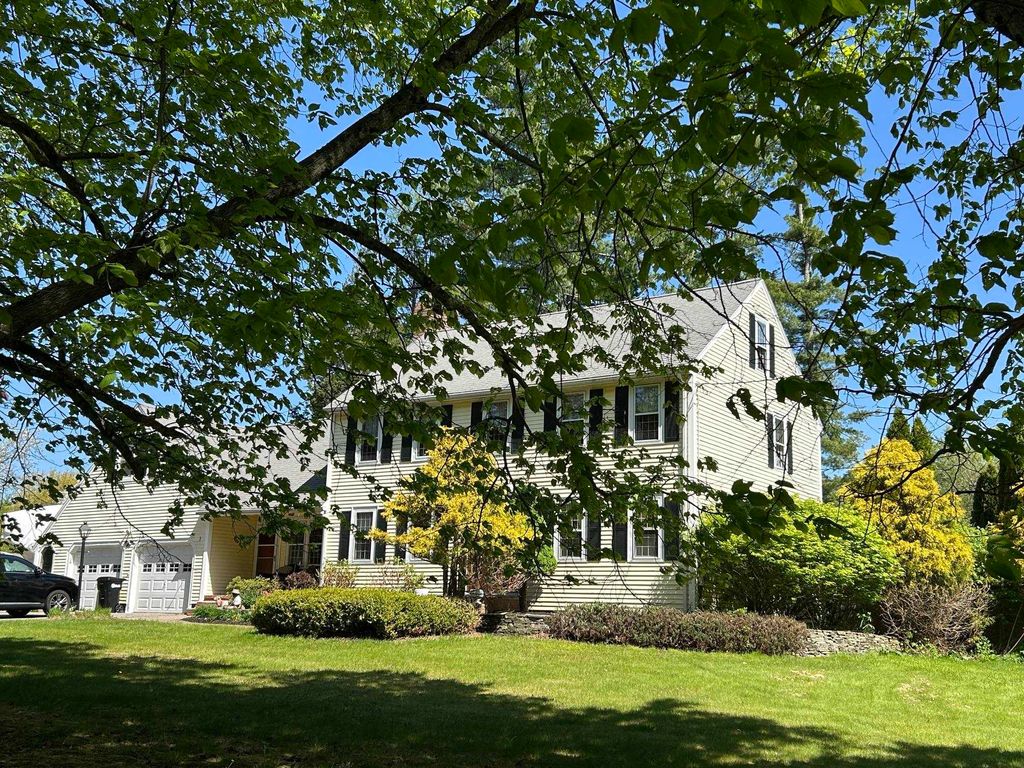 9 Oak Ridge Road, Kensington, NH 03833