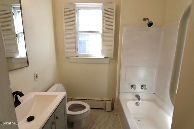 77 S Pine Avenue, Albany, NY 12208