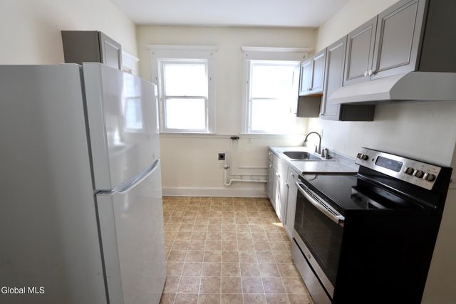 77 S Pine Avenue, Albany, NY 12208