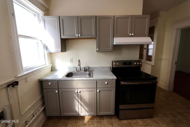 77 S Pine Avenue, Albany, NY 12208