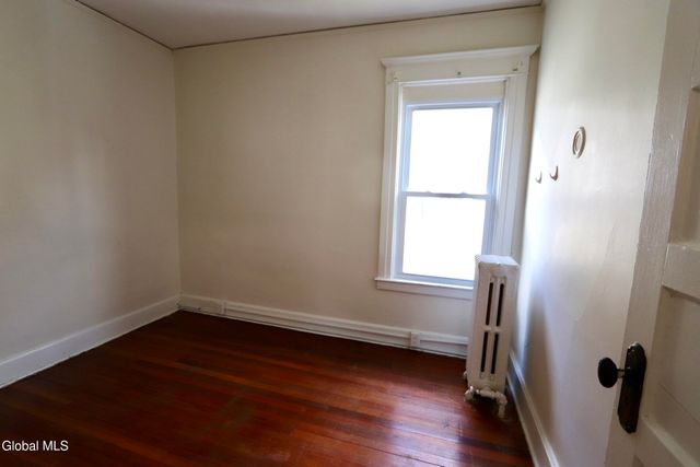 77 S Pine Avenue, Albany, NY 12208