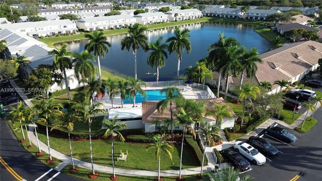 4966 SW 31st Ter, Dania Beach, FL 33312