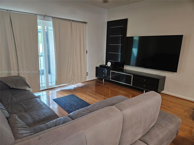 4966 SW 31st Ter, Dania Beach, FL 33312