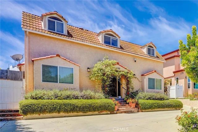 16670 Moorpark, Encino, CA 91436