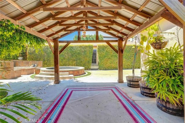 16670 Moorpark, Encino, CA 91436