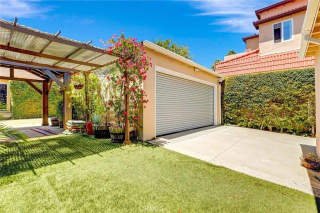 16670 Moorpark, Encino, CA 91436