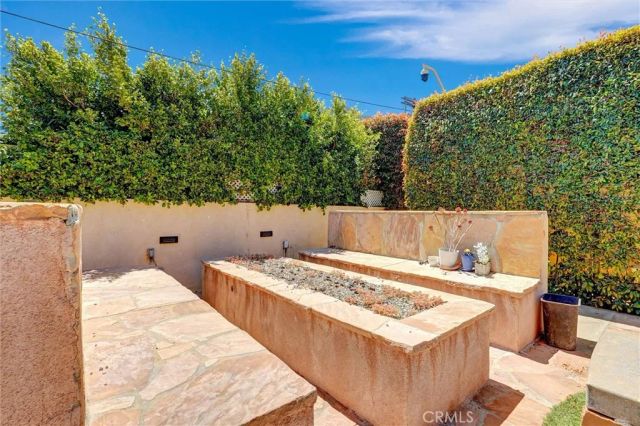 16670 Moorpark, Encino, CA 91436