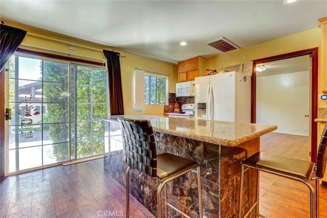 16670 Moorpark, Encino, CA 91436