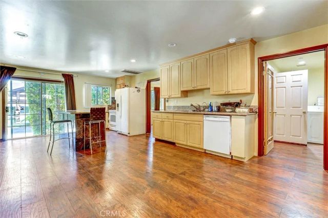 16670 Moorpark, Encino, CA 91436