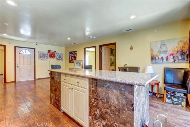 16670 Moorpark, Encino, CA 91436