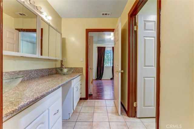 16670 Moorpark, Encino, CA 91436