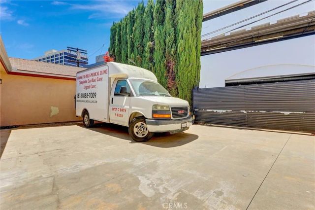 16670 Moorpark, Encino, CA 91436