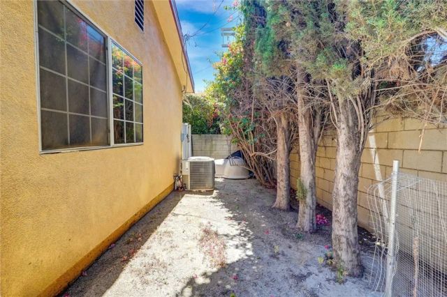16670 Moorpark, Encino, CA 91436