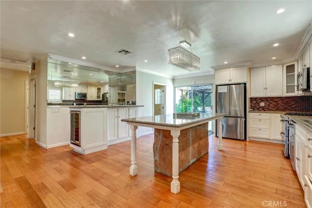 16670 Moorpark, Encino, CA 91436