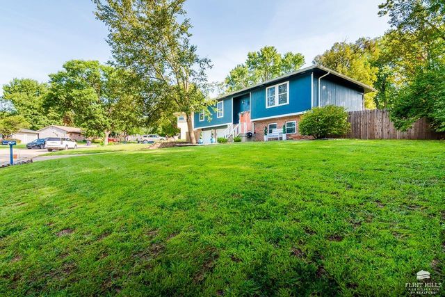 1304 Givens Road, Manhattan, KS 66503