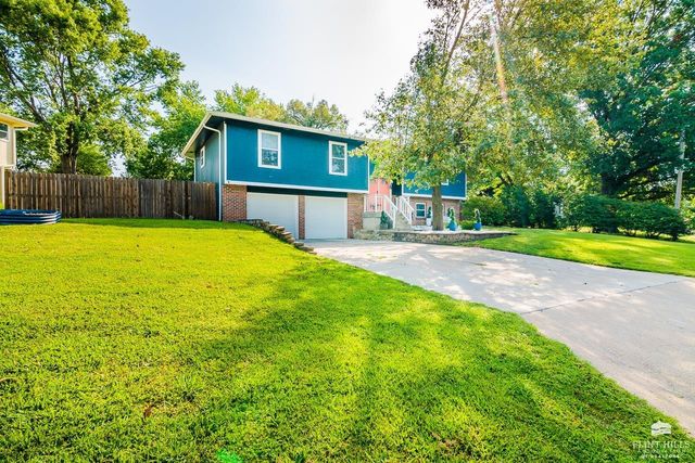 1304 Givens Road, Manhattan, KS 66503