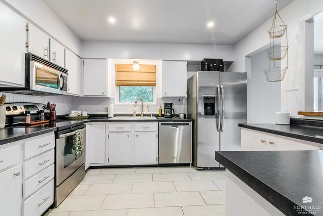 1304 Givens Road, Manhattan, KS 66503