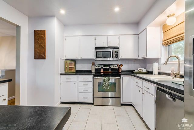 1304 Givens Road, Manhattan, KS 66503