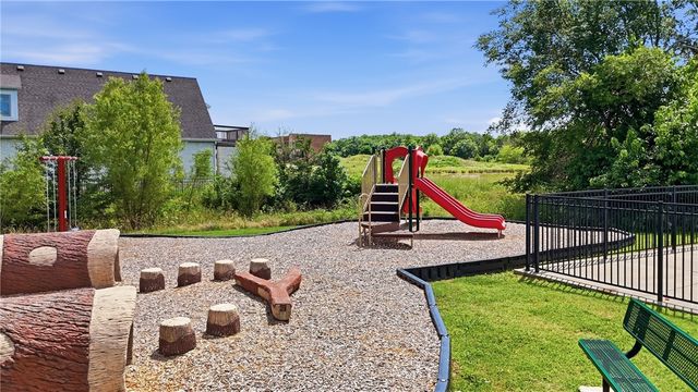 139 N Hawkstone Drive, Fayetteville, AR 72704