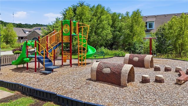 139 N Hawkstone Drive, Fayetteville, AR 72704