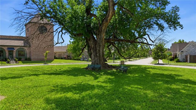 139 N Hawkstone Drive, Fayetteville, AR 72704