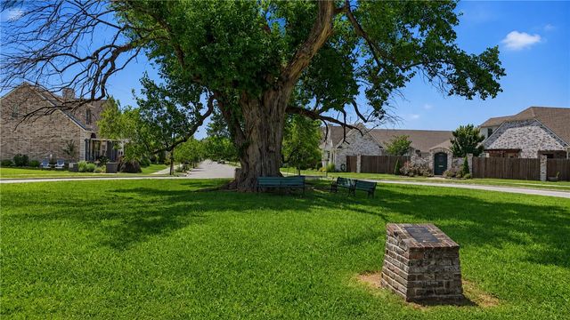 139 N Hawkstone Drive, Fayetteville, AR 72704