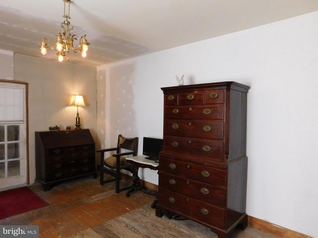 34 W WALTER ST, Summit Hill, PA 18250