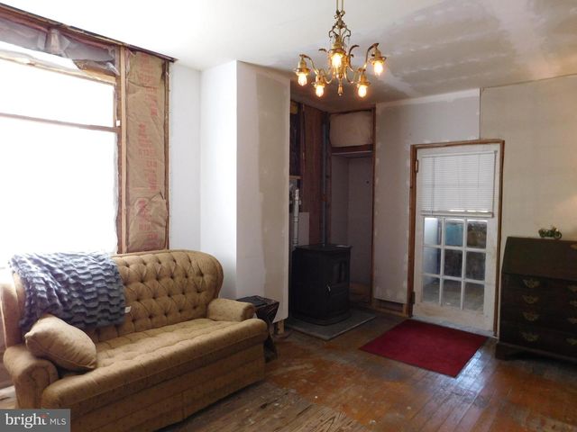 34 W WALTER ST, Summit Hill, PA 18250