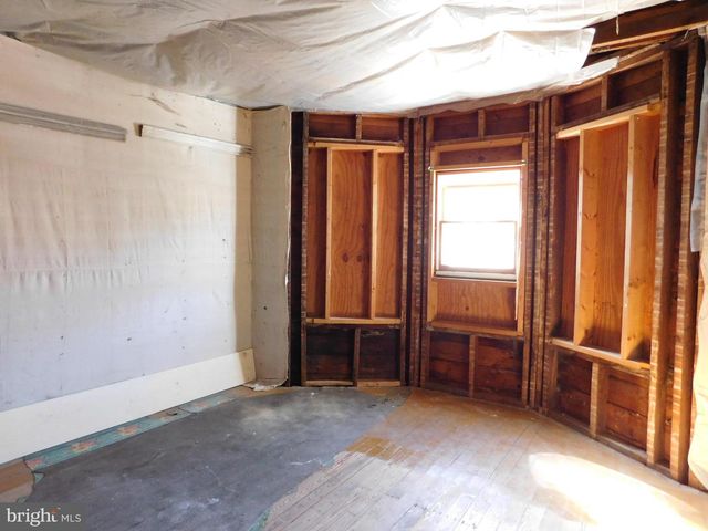 34 W WALTER ST, Summit Hill, PA 18250