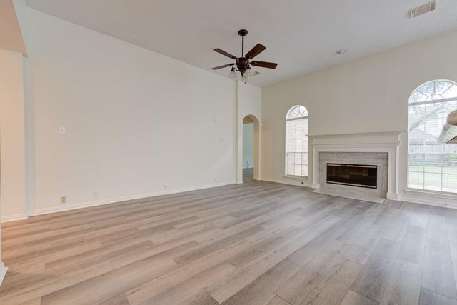 1315 Crescent Parkway Court, Houston, TX 77094