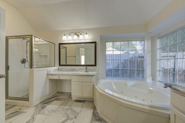 1315 Crescent Parkway Court, Houston, TX 77094