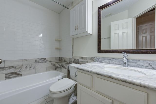 1315 Crescent Parkway Court, Houston, TX 77094