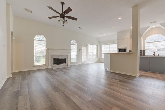 1315 Crescent Parkway Court, Houston, TX 77094