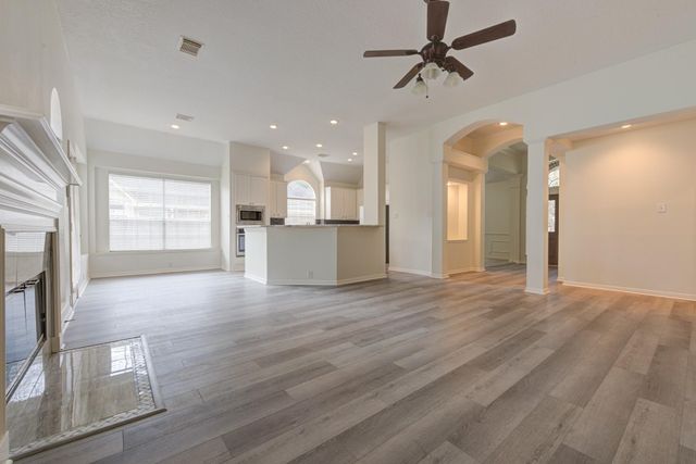 1315 Crescent Parkway Court, Houston, TX 77094