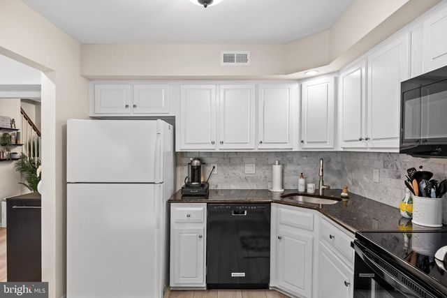 603 HAZELWOOD LN, Marlton, NJ 08053