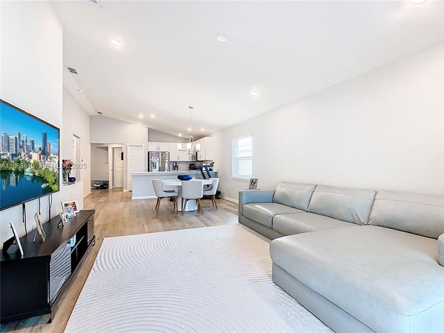 1060 Cascade Drive, Davenport, FL 33837