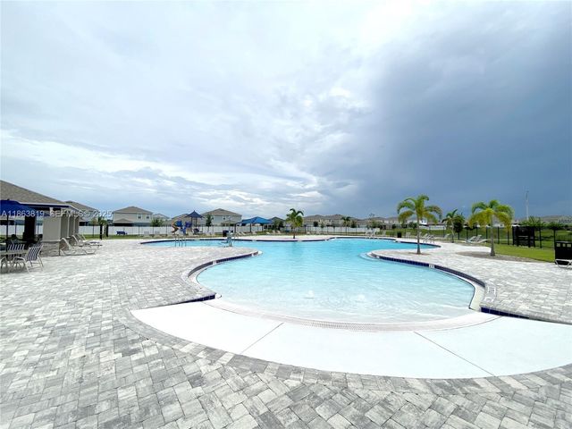 1060 Cascade Drive, Davenport, FL 33837