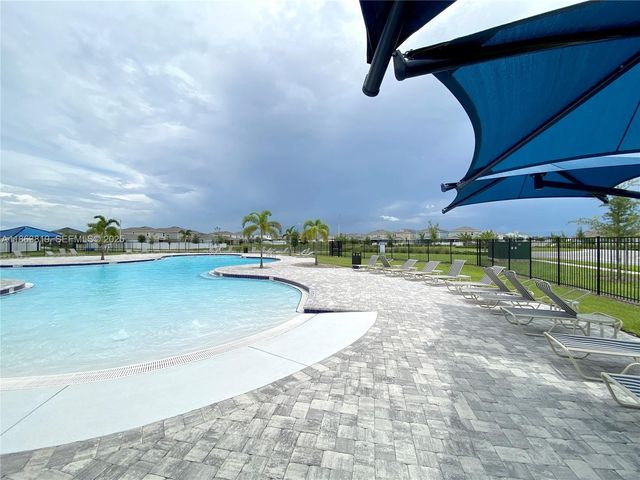 1060 Cascade Drive, Davenport, FL 33837