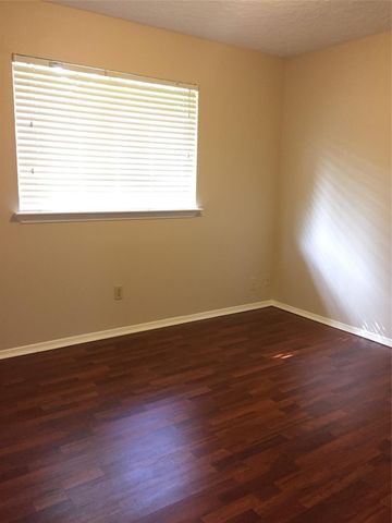 1138 Oxford Drive, Pearland, TX 77584