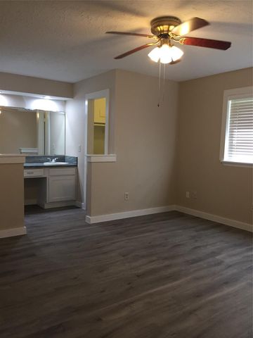 1138 Oxford Drive, Pearland, TX 77584