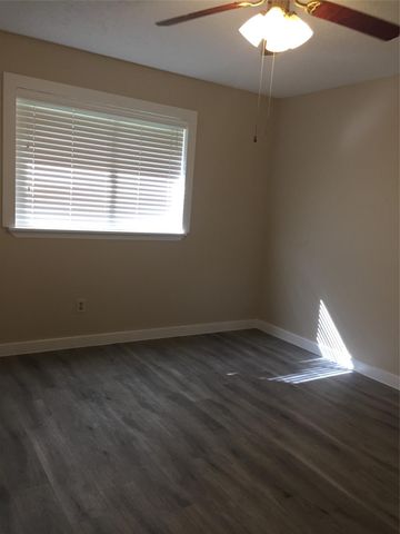 1138 Oxford Drive, Pearland, TX 77584